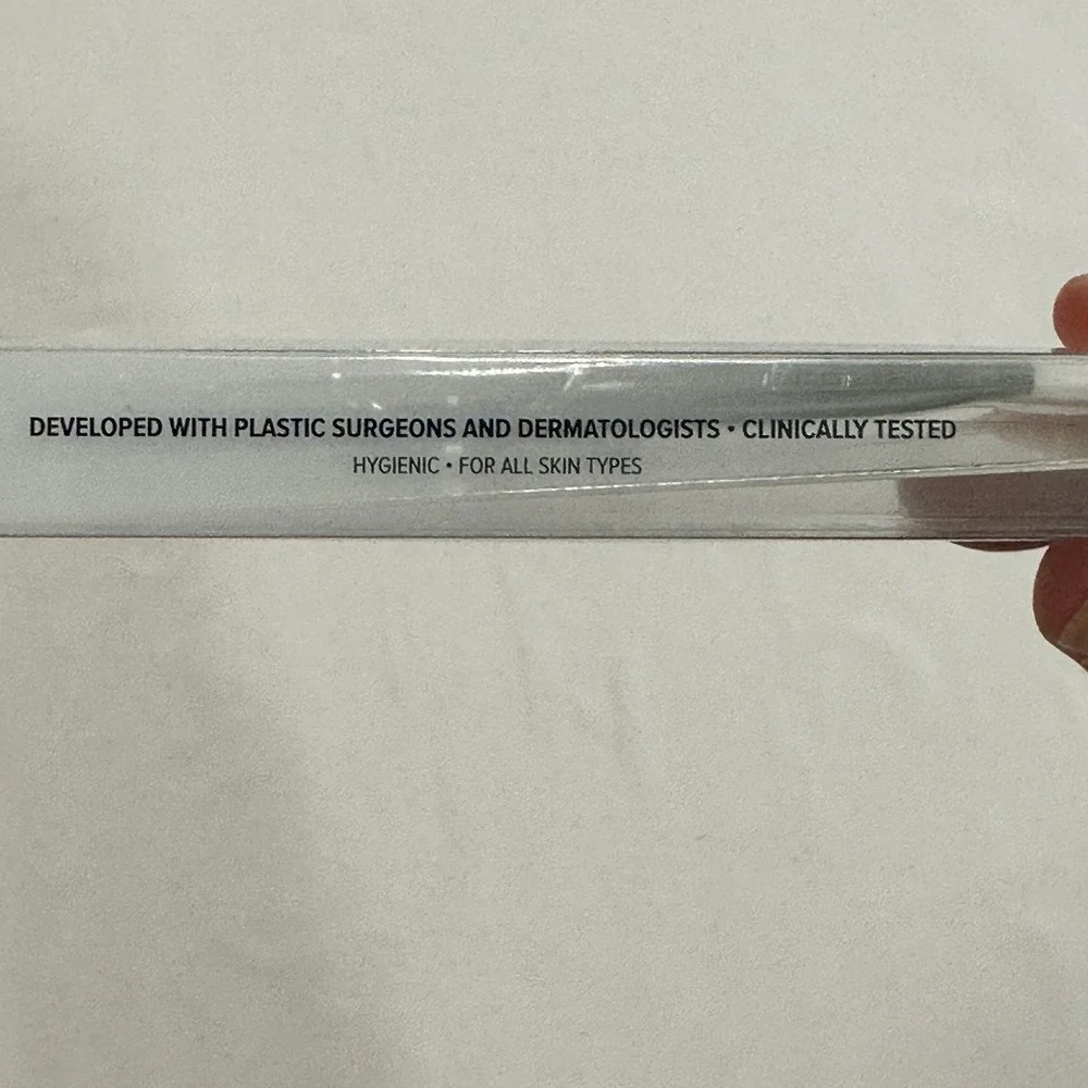 IT Cosmetics Heavenly Skin 2-in-1 Tap & Smooth Brush No 706 Eye Cream Tool New